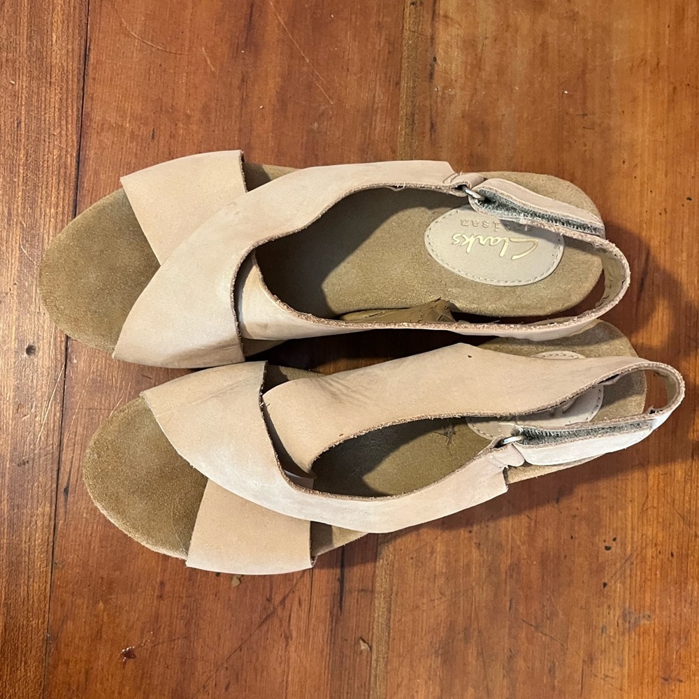 Clarks Women's Annadel Eirwyn Wedge Sandal